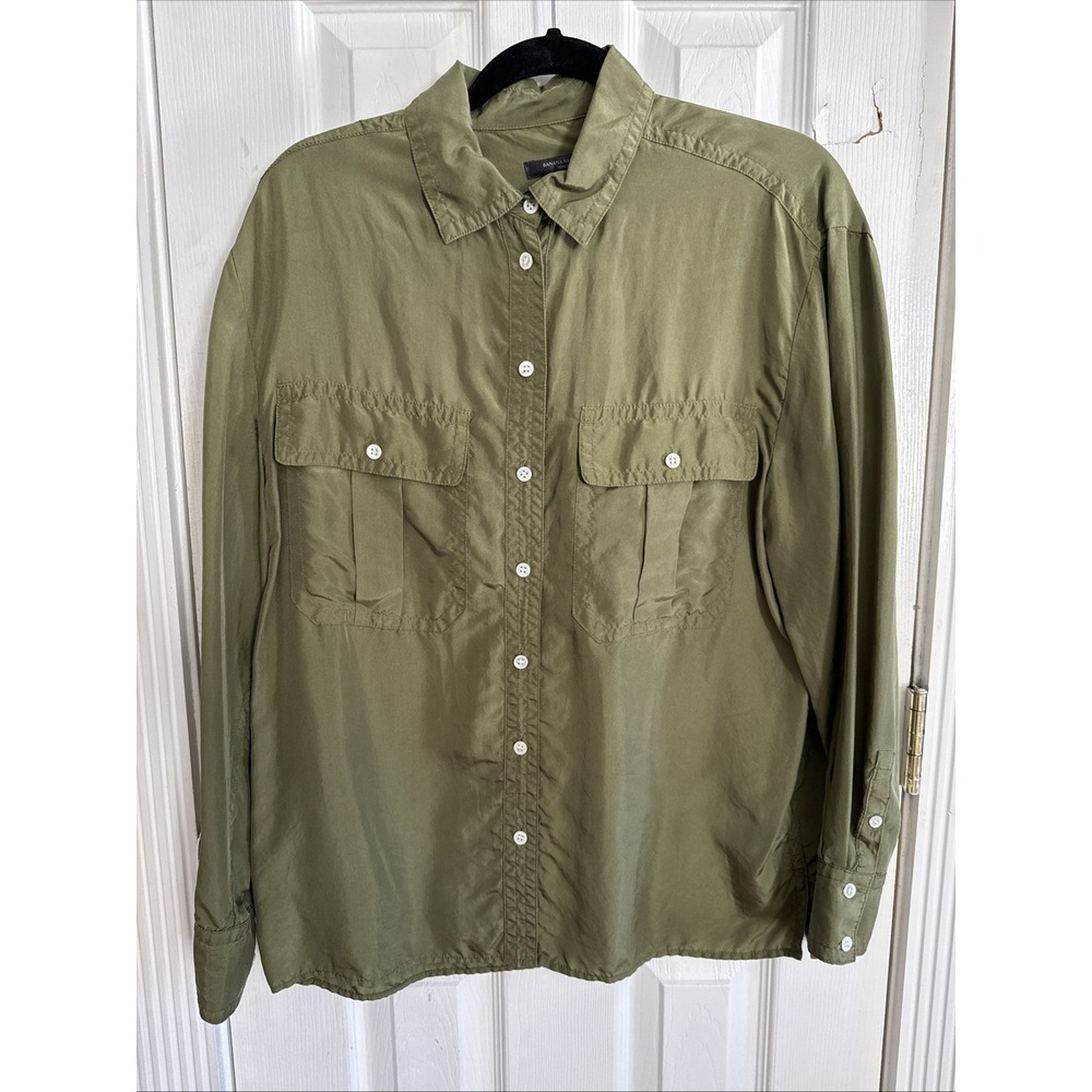 Banana Republic Woman's Size M Green 100% Silk V-Neck Button Up Shirt Blouse